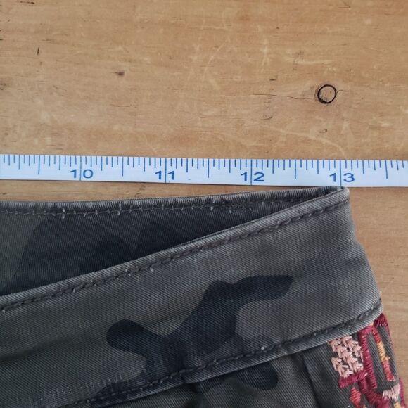 Driftwood Jackie Size 24 NWT Green Camo Aztec Embroidered Skinny Jeans Pants - Picture 9 of 15